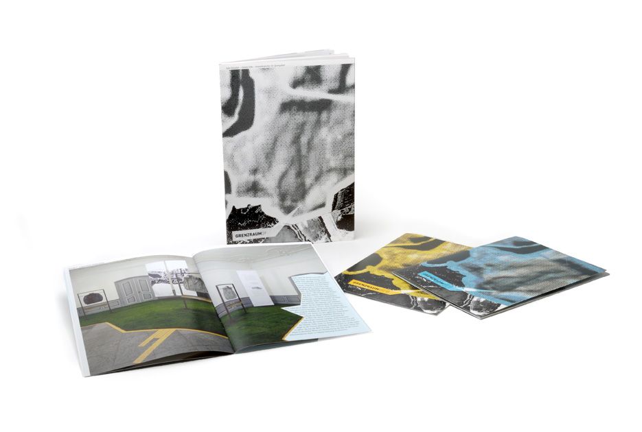 2009. Fotografie, Gestaltung, Umsetzung. Grenzraum09/10. Ein Projekt von Wanja Tolko in Zusammenarbeit mit dem  Mecklenburgischen Künstlerhaus Schloss Plüschow.